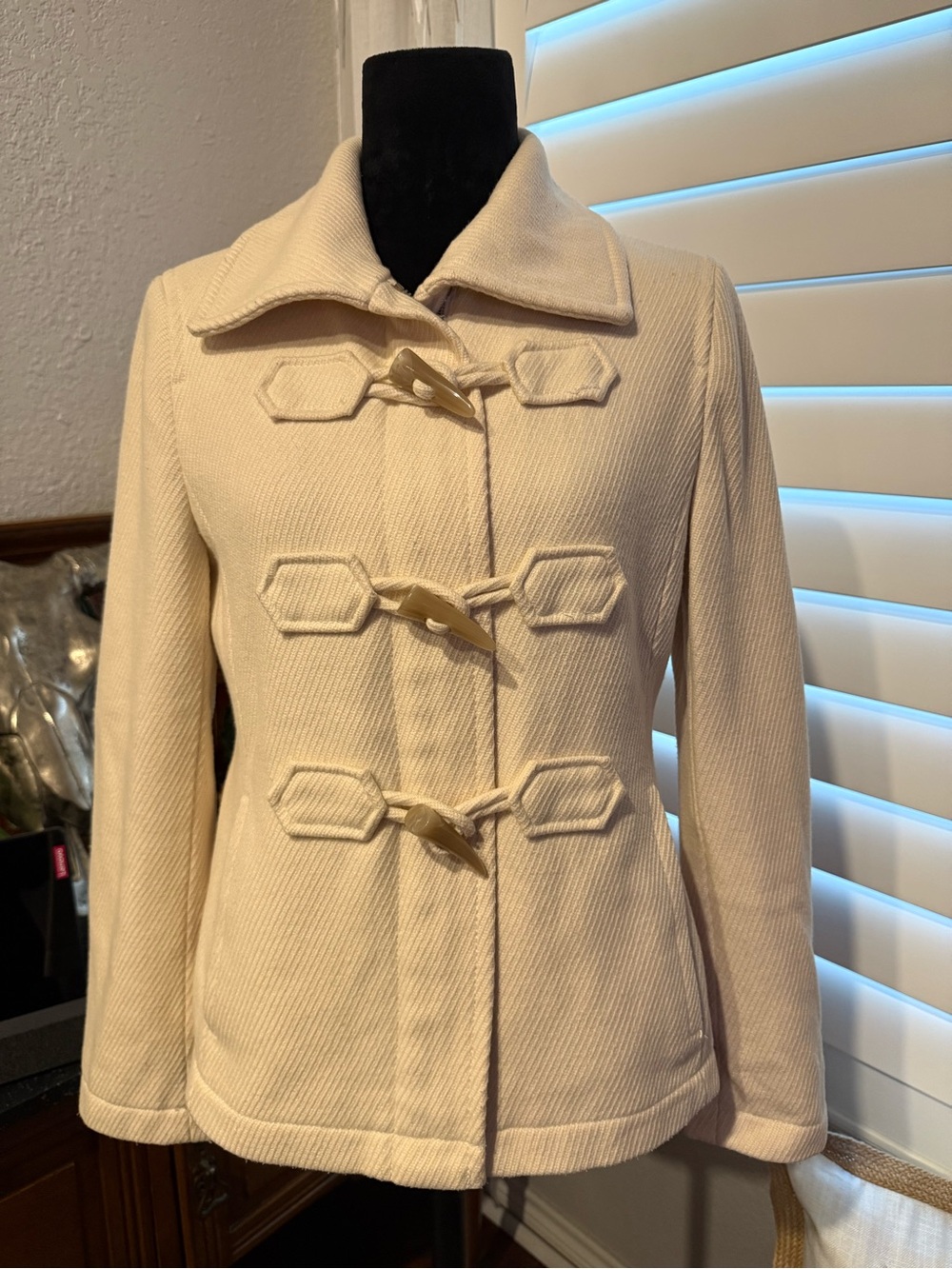 Ann Taylor Cream Ivory Textured Ribbed Toggle Jacket Coat Women’s 3 Button